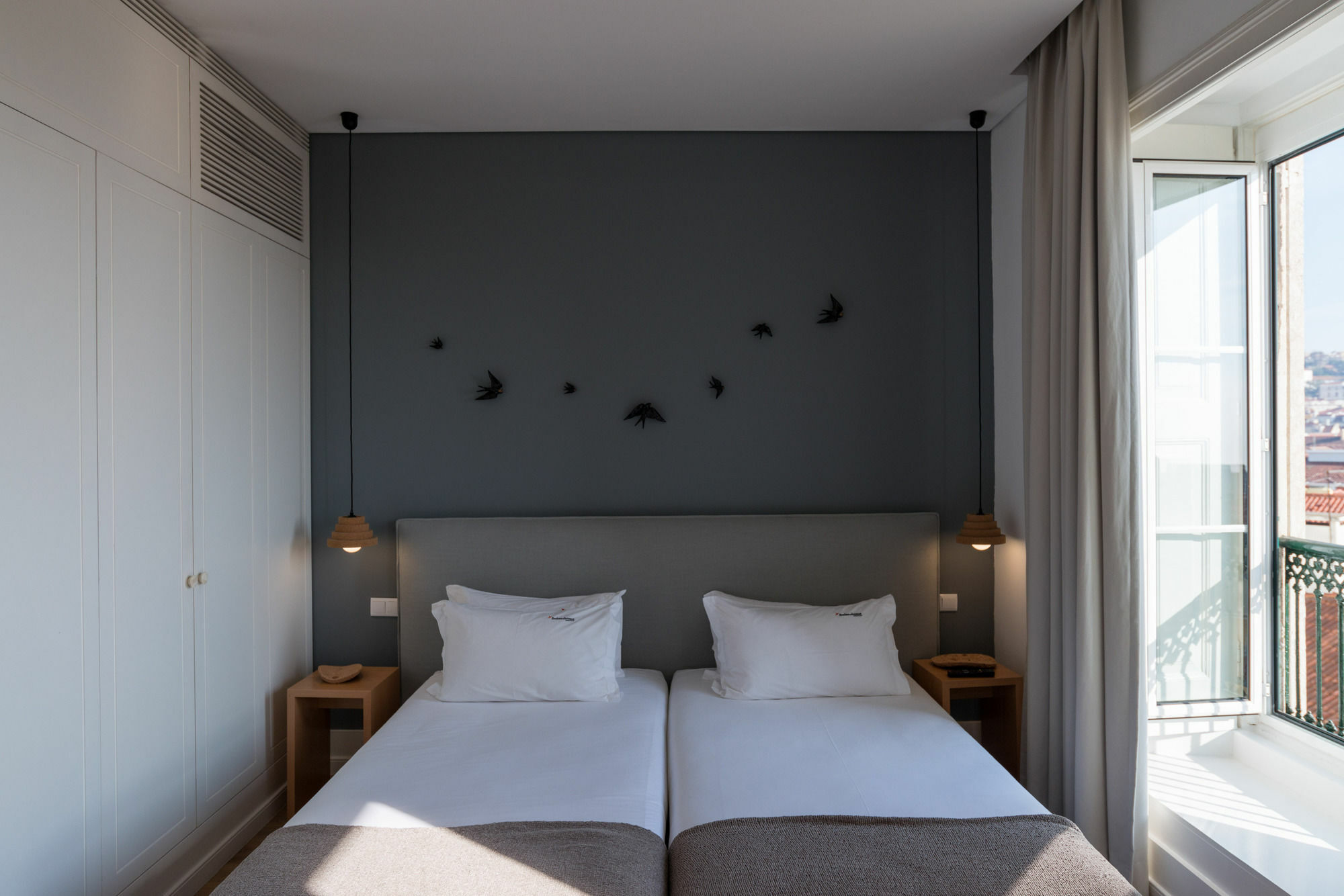 Feels Like Home Chiado Prime Suites Lisbon Exterior photo