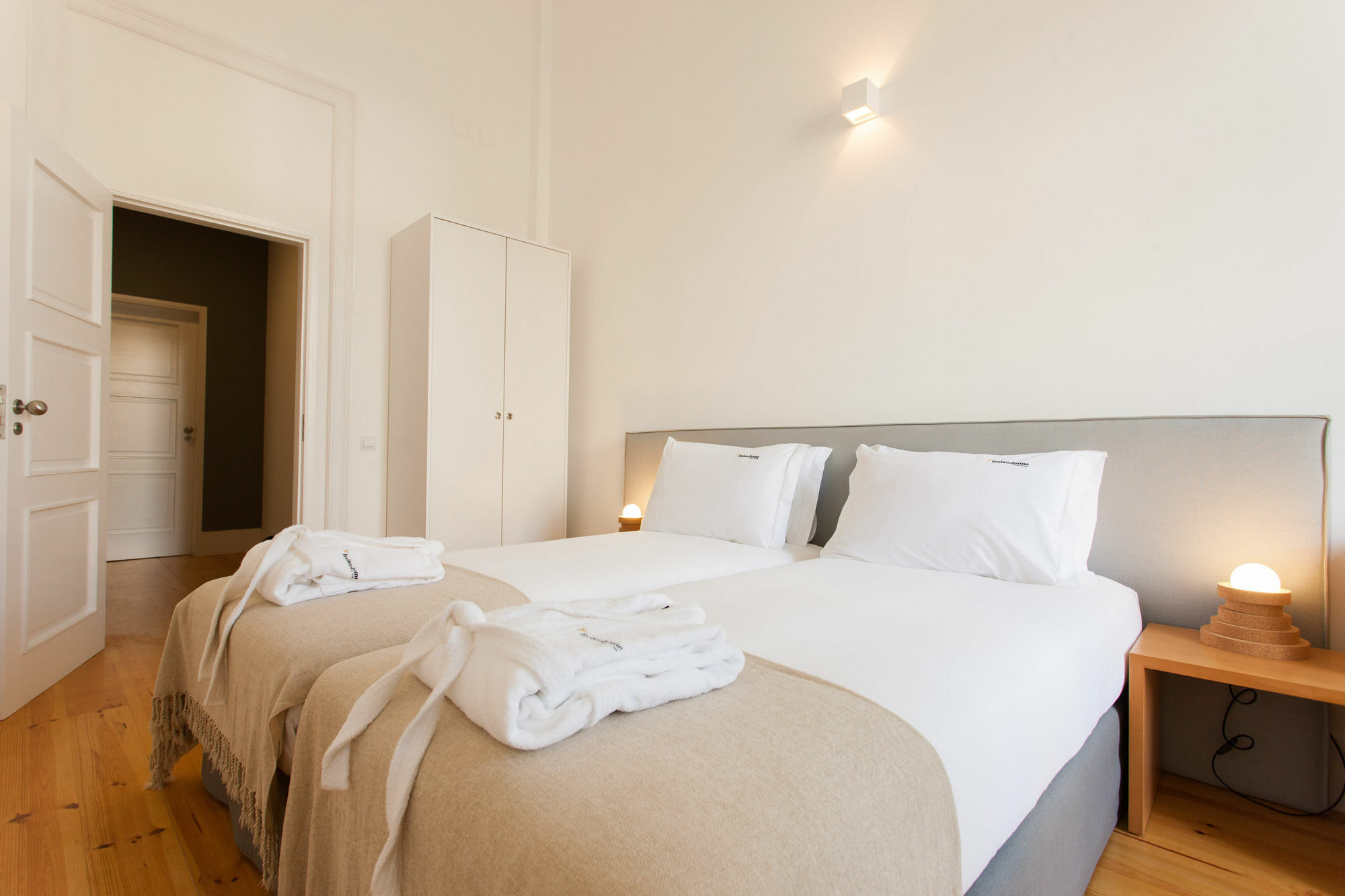 Feels Like Home Chiado Prime Suites Lisbon Exterior photo